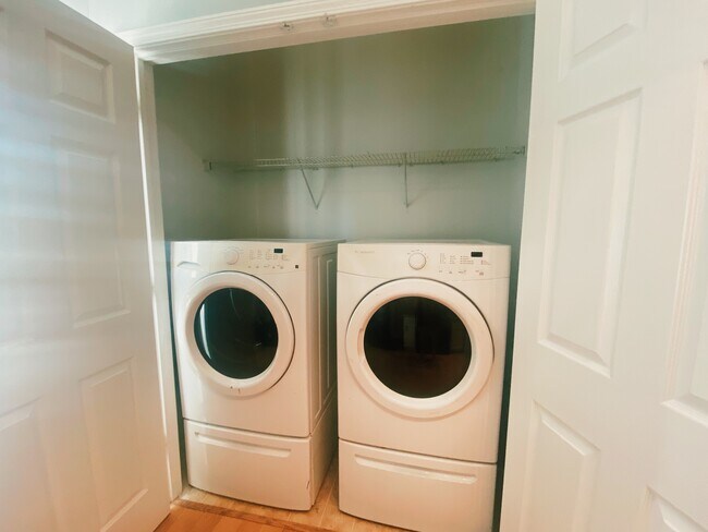 In-Unit Laundry - 2707 Meadow Knoll Dr