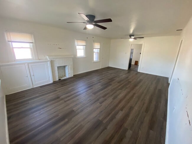 Building Photo - 2 Bed/1 Bath Newly Remodeled Single Family House