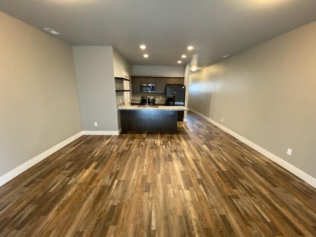 Building Photo - 140 W Antelope Trl