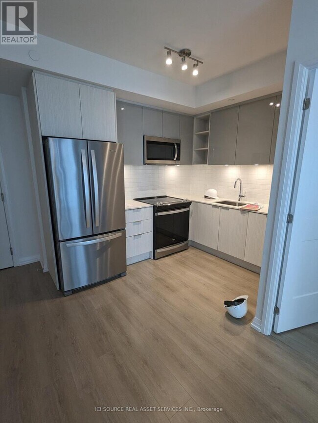 Photo du bâtiment - 50-550 Dunfield Ave