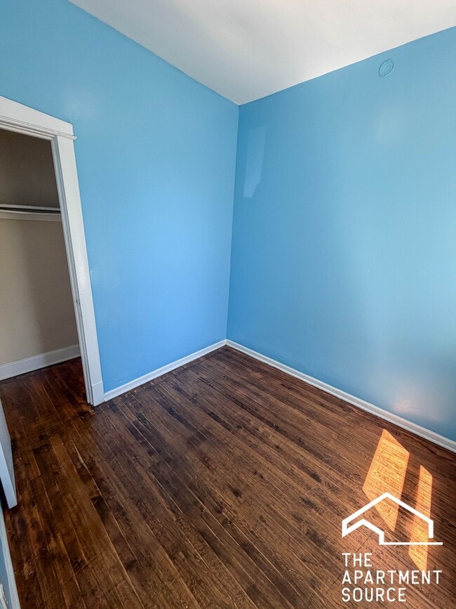 Building Photo - 1426 S Avers Ave