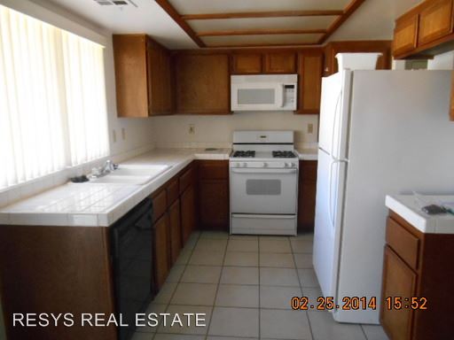 Building Photo - 487 Chelsea Dr