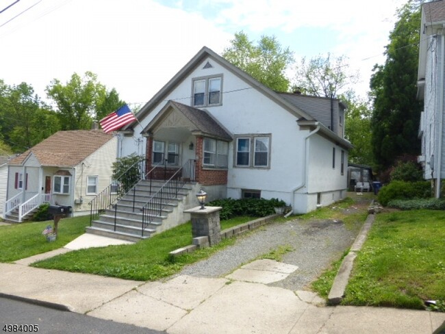 Building Photo - 14 Searing Ave
