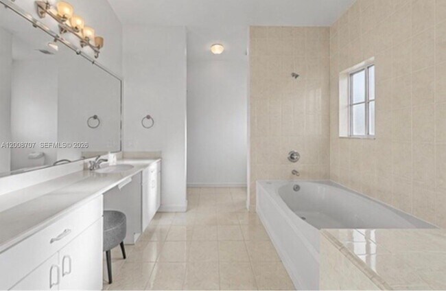 Foto del edificio - 2609 NE 42nd Ave