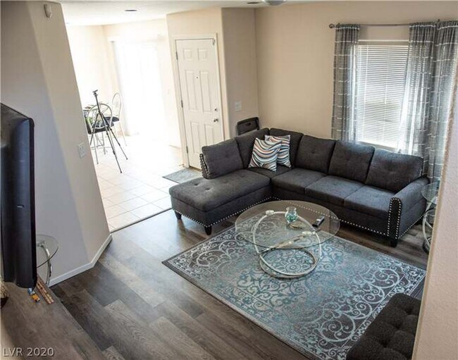 Building Photo - Northwest 3 bed, Lots of Amenities!