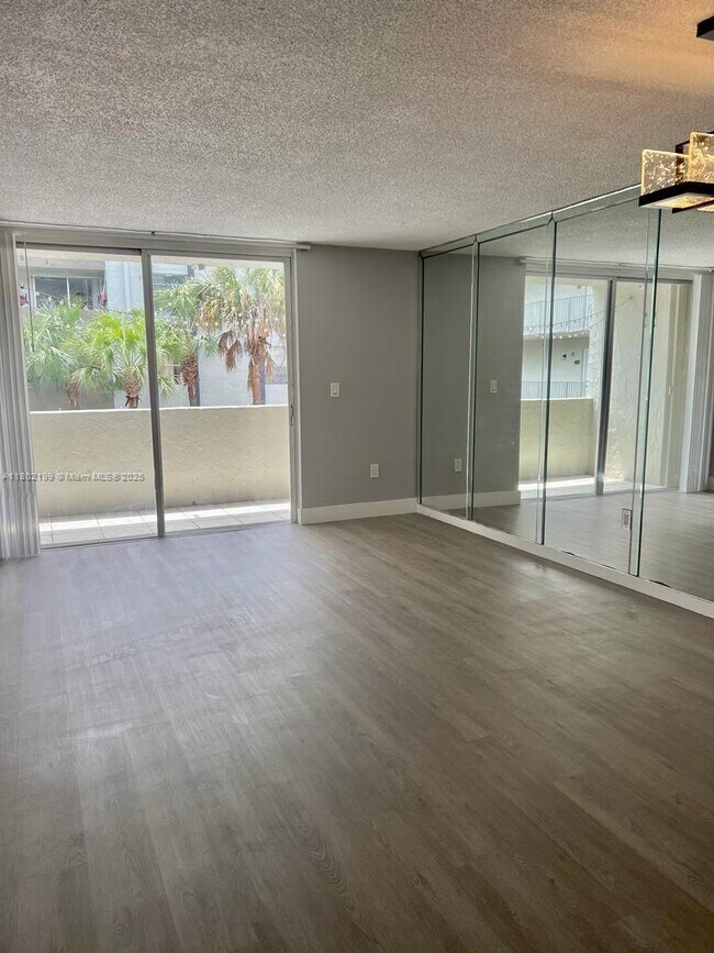 Foto del edificio - 10000 NW 80th Ct