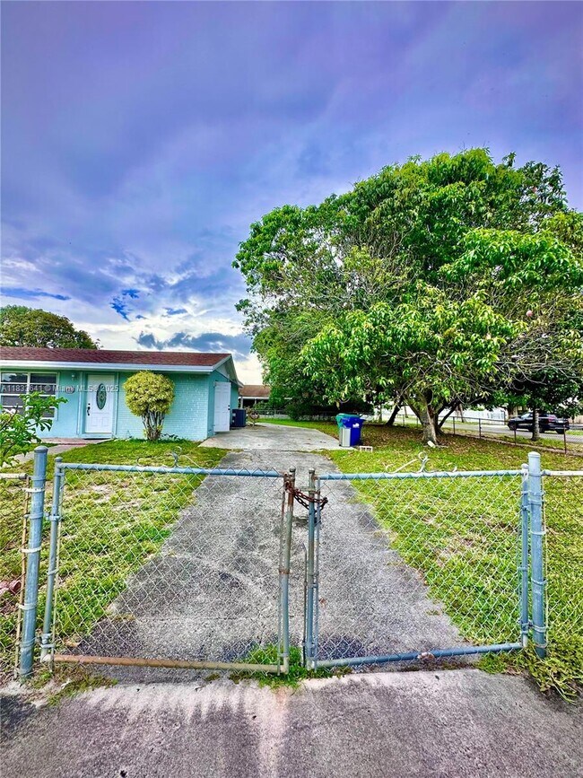 Foto del edificio - 17210 NW 50th Ct
