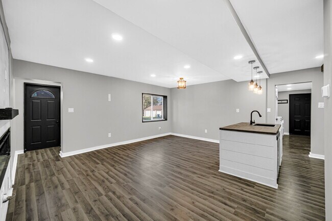 Foto del edificio - Rent to own property in the heart of Gary!