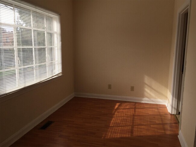 Foto del edificio - 1830 Enslow Ave