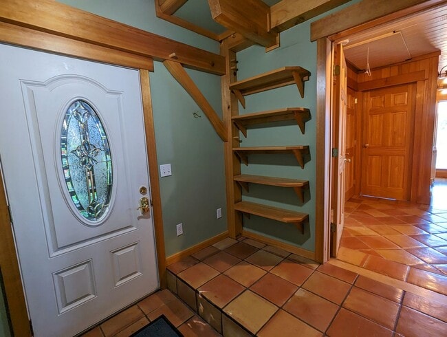 Building Photo - Rare Find 3BD/1.5BA Home w/Stunning Hardwo...