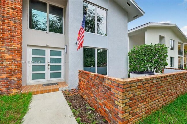 Foto del edificio - 537 Menendez Ave