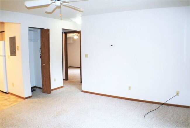 Foto del edificio - $1,025 | 2 Bedroom, 1 Bathroom 3rd Floor C...