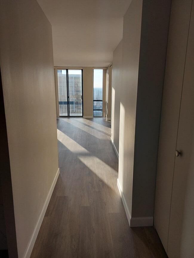 Building Photo - 1660 N La Salle Dr