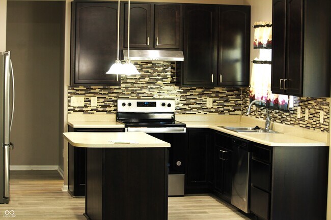 Foto del edificio - 2244 McGregor Ct