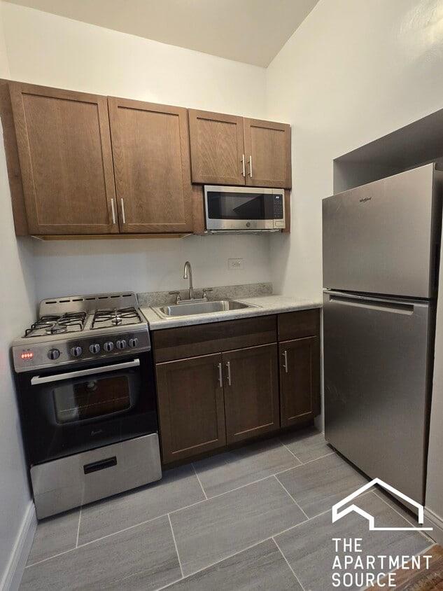 Photo - 948 W Cuyler Ave