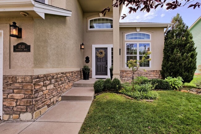 Building Photo - Absolutely Stunning 4 Bedroom Home in Mariana Butte