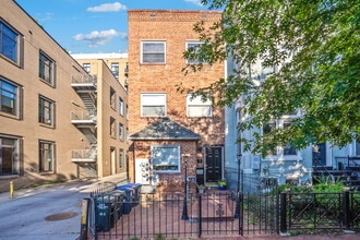 Building Photo - 818 7th St NE