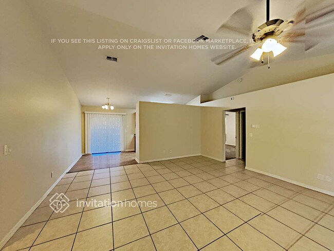 Foto del edificio - 103 E Division St