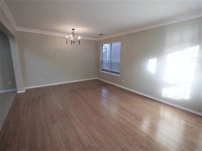 Building Photo - Desirable 4 bedroom home in BEAUTIFUL Steiner Ranch!