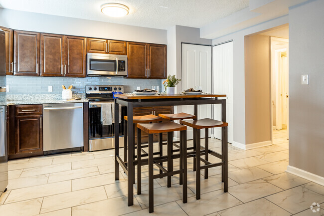 Dining room - Garden City Apartments