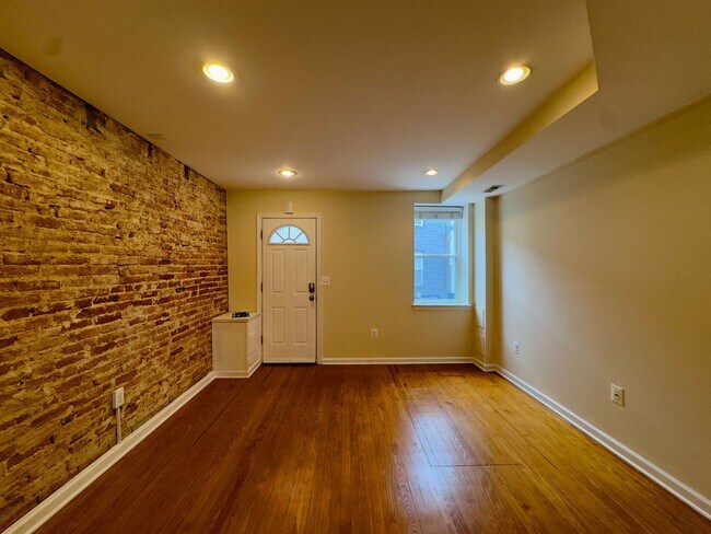 Foto del edificio - Charming 2 Bedroom/2 Bathroom Townhome in Upper Fells Point, MD!