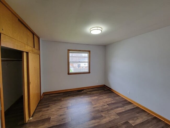 Building Photo - 713 S Streeter St
