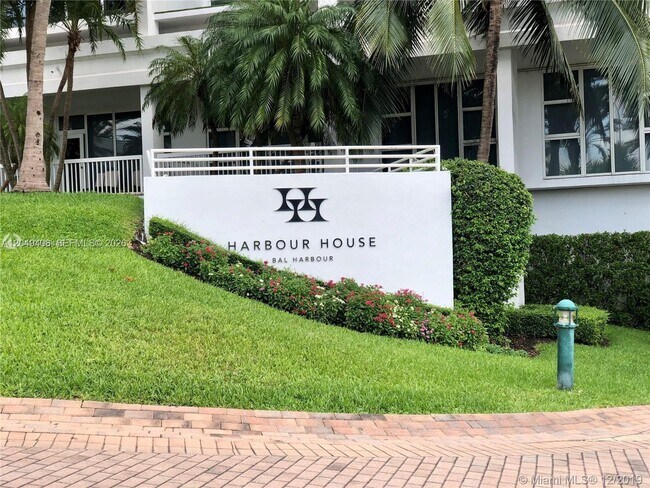 Foto del edificio - 10275 Collins Ave