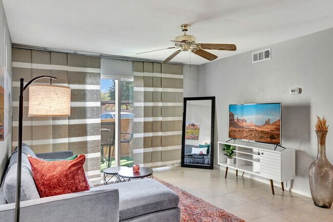 Building Photo - 8055 E Thomas Rd