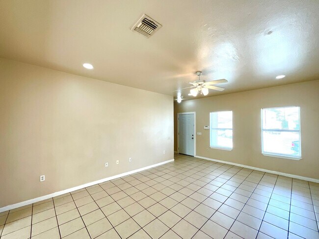Building Photo - **APPLICATION RECEIVED** *MOVE IN SPECIAL* Spacious 3BR Two-Story Near Lackland AFB with Fenced B...