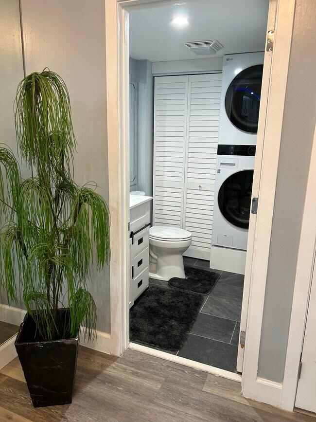 Downstairs Guest Bath - 184 Charter Way