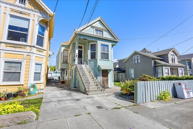 Foto del edificio - 3249 Encinal Ave