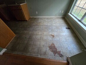 Building Photo - 10 Carlisle Ln