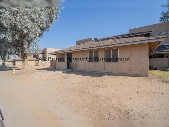 Foto del edificio - 6912 W Monterosa St