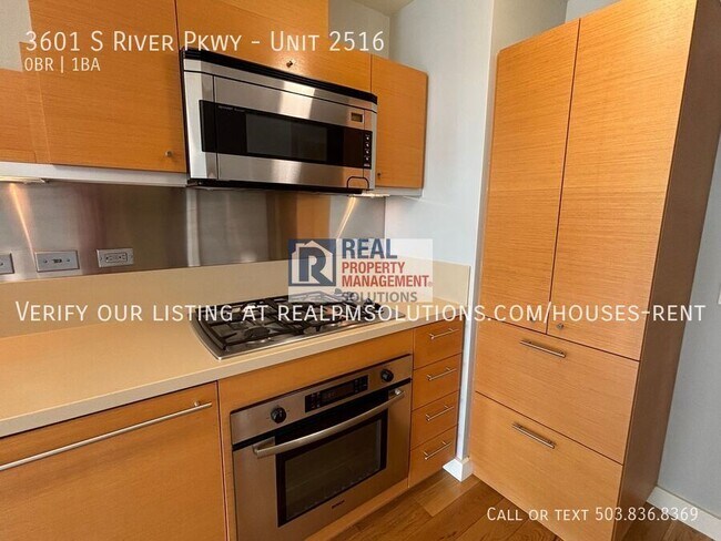 Building Photo - 3601 S River Pkwy