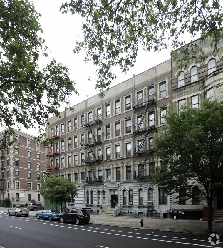Foto del edificio - 1833-1835 Adam Clayton Powell Jr Blvd