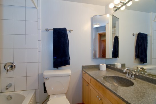 Foto del edificio - 2828 N Burling St