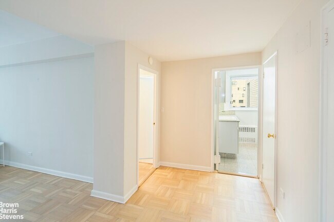 Building Photo - 20 E 68th St