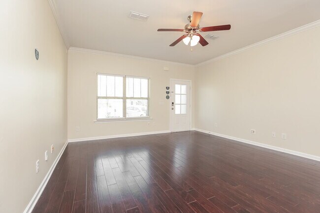Building Photo - 4008 Fox Run N
