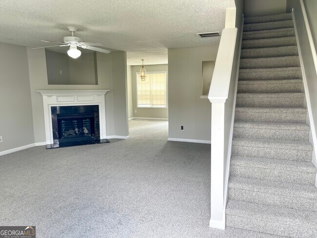 Foto del edificio - 5435 Oakley Commons Blvd