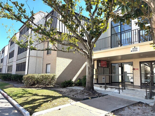 Foto del edificio - 3025 Walnut Bend Ln