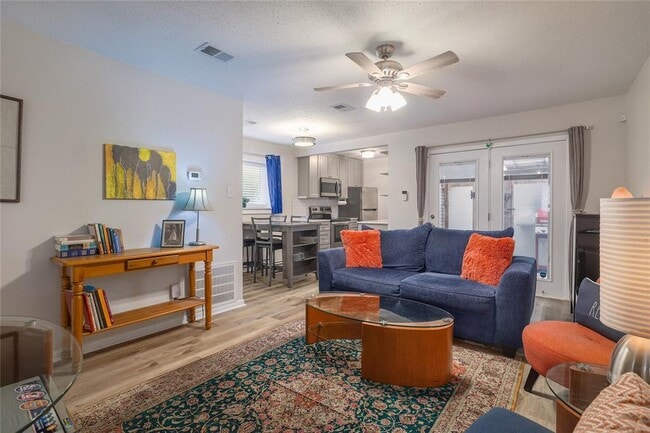 Building Photo - 7406 Shadow Hill Dr