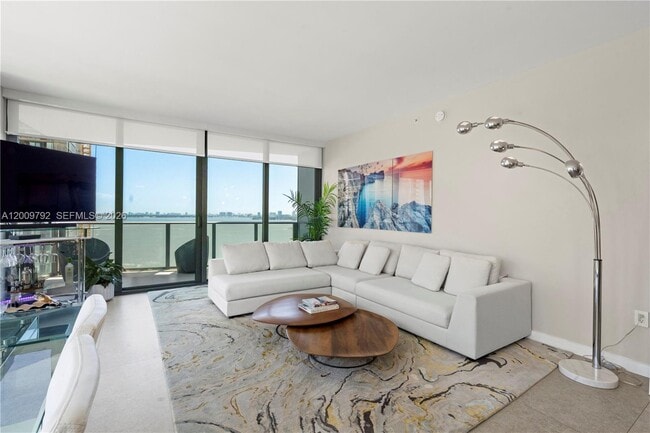 Foto del edificio - 460 NE 28th St