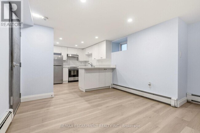 Building Photo - 152 Sanford Ave S