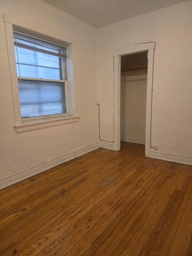 Foto del edificio - 858 N Hoyne Ave