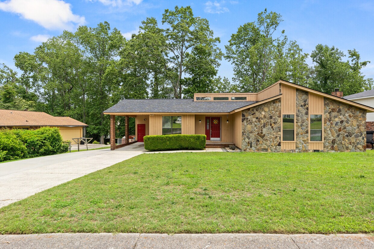 Foto principal - 210 Hillbrook Dr