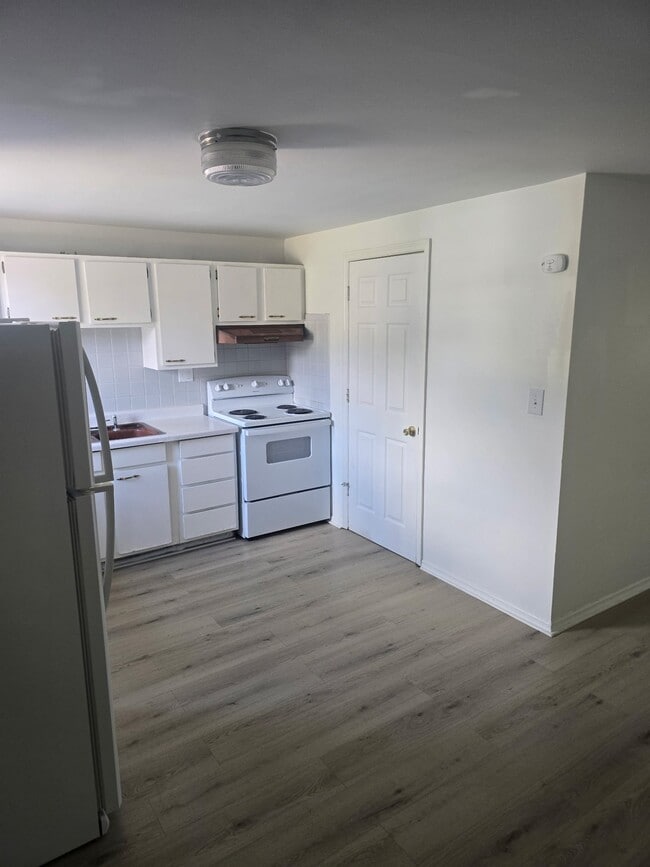 Building Photo - 6538-6552-6552 Conway Dr