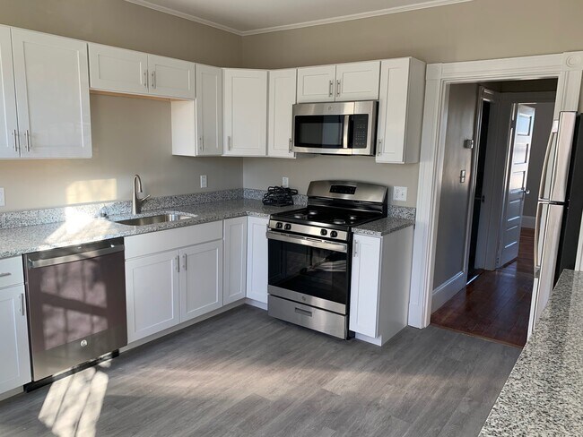 KITCHEN - 31 Nightingale Ave