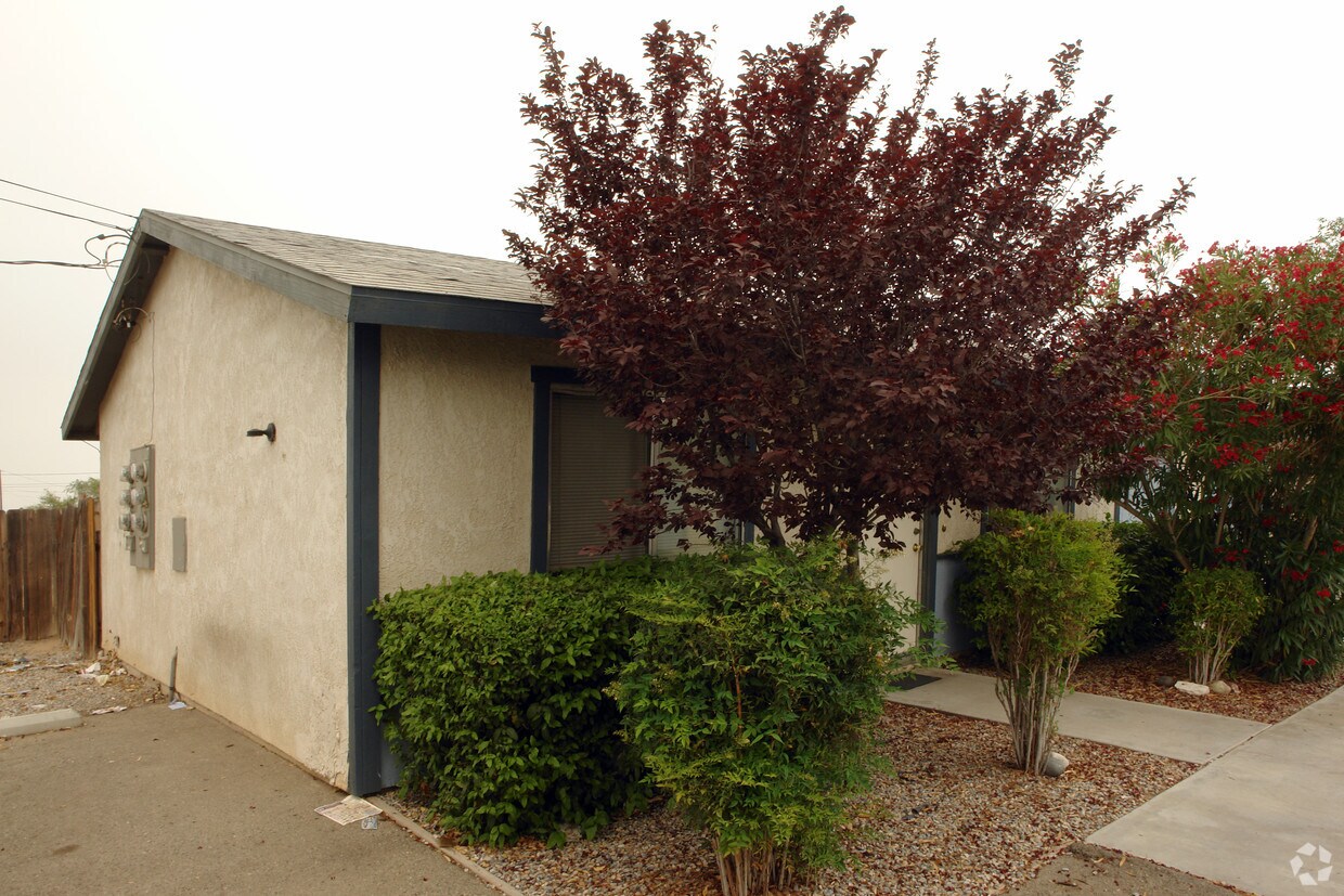 Building Photo - 15776 Sequoia Ave