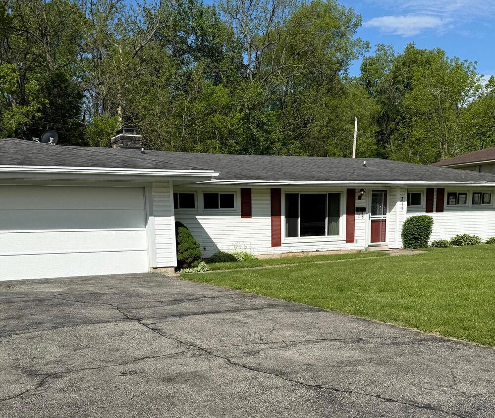 Primary Photo - 317 West Dr