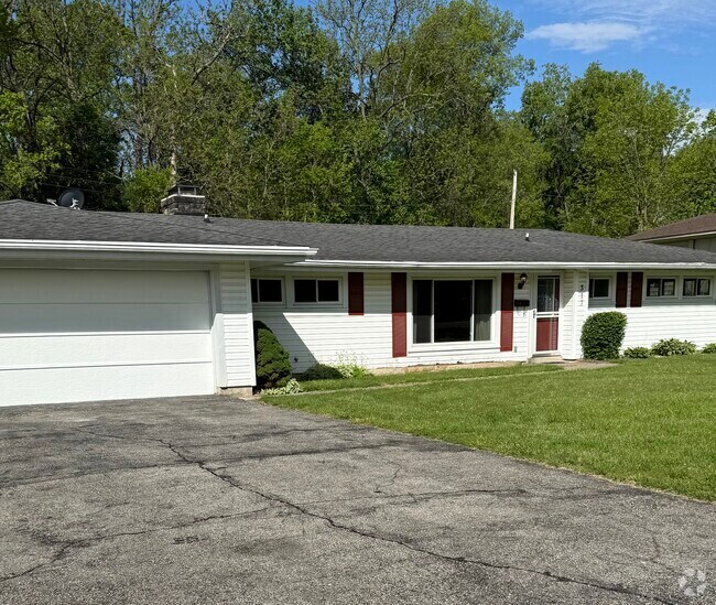 Building Photo - 317 West Dr